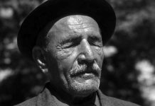 Aşık Veysel | Şu Geniş Dünyaya Sığmayan Gönül